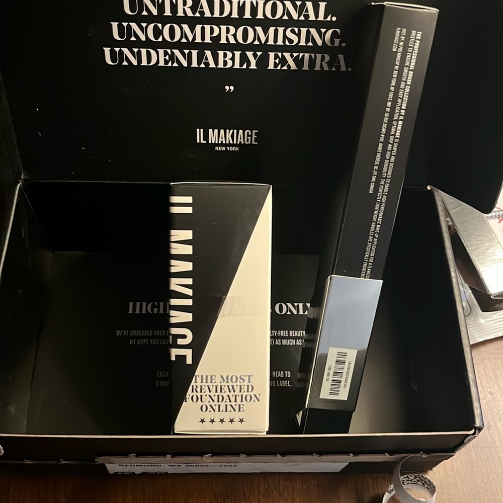 IL MAKIAGE Woke up like this Foundation shade #075. New, sealed, never opened.